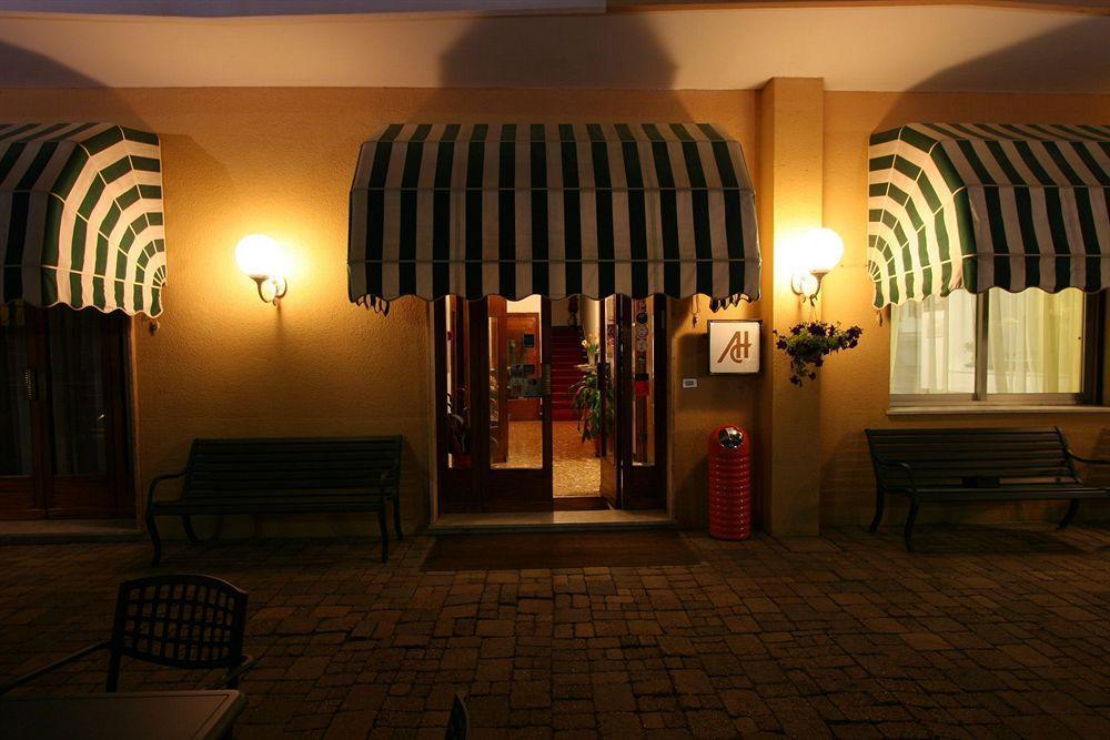 Albergo Adriana チェッレ・リーグレ エクステリア 写真