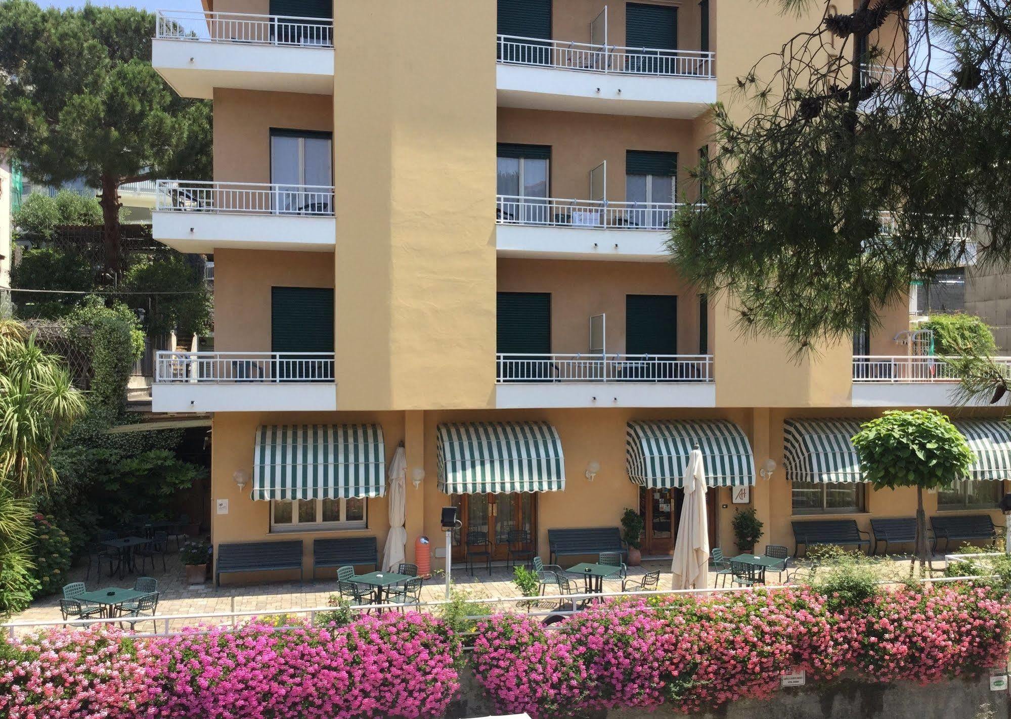 Albergo Adriana チェッレ・リーグレ エクステリア 写真
