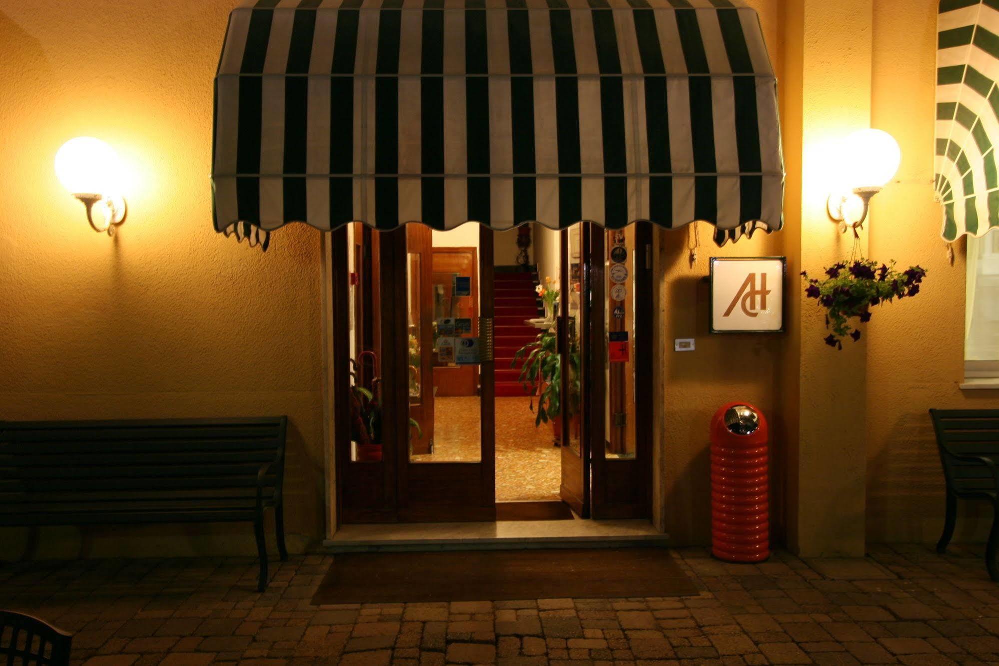 Albergo Adriana チェッレ・リーグレ エクステリア 写真